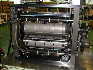 機械本部
産業機械（たばこフィルター製造機、ダイ・ユニット、各種専用機など）
工作機械（ブローチ盤など）、印刷機械（ラベル印刷機）
ロータリーダイ、フレキシブルダイ